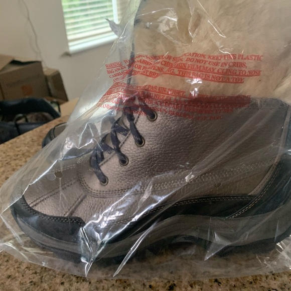 Women’s Stylish Fur-Lined Winter Boots - Picture 3 of 5